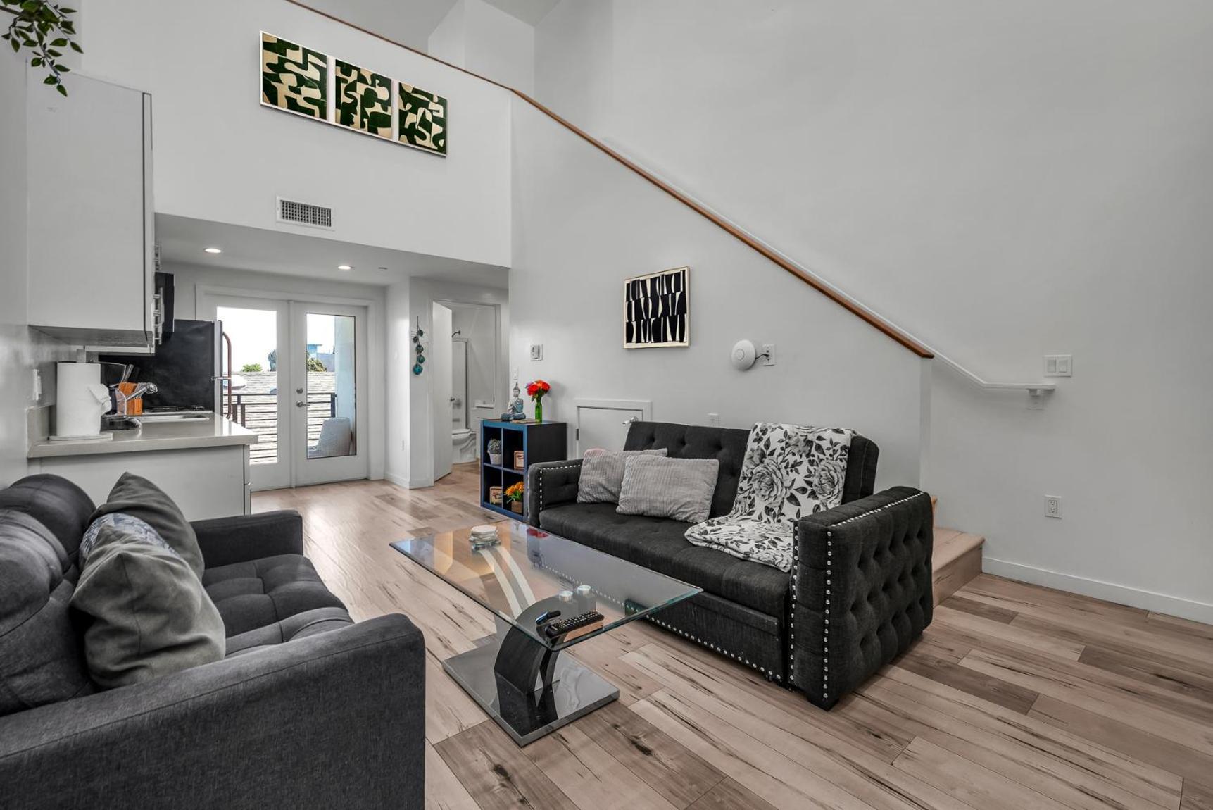 Appartement Stylish Modern One Bedroom Hollywood Loft With In Unite Washer Dryer & Balcony Los Angeles